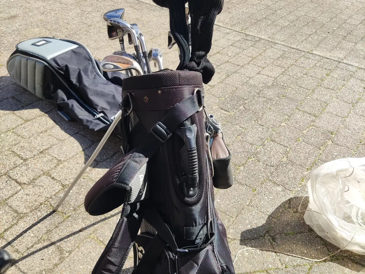 Billede 2 - Herre golfsæt med bærebag
