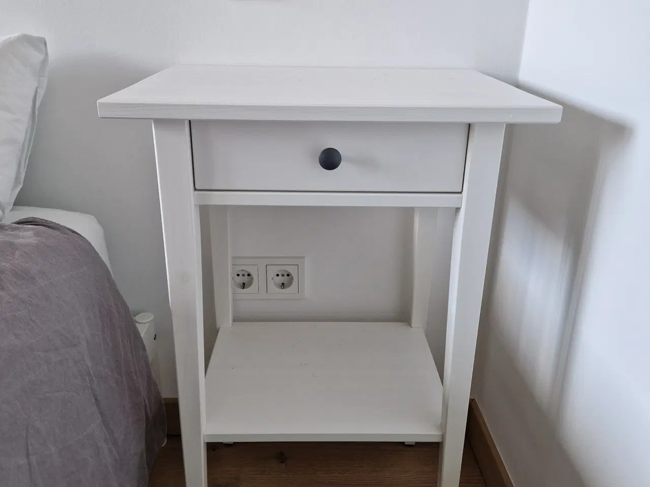 Billede 1 - Natbord / Nightstand