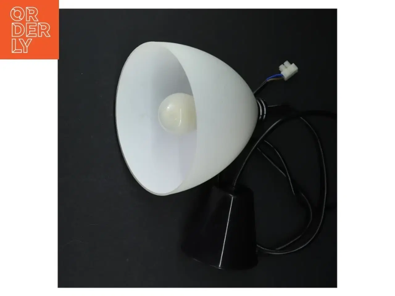 Billede 4 - Hvid lampe (str. Ø. 16 cm)