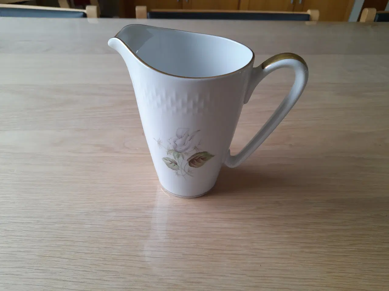 Billede 1 - Edelstein Rose kande.
