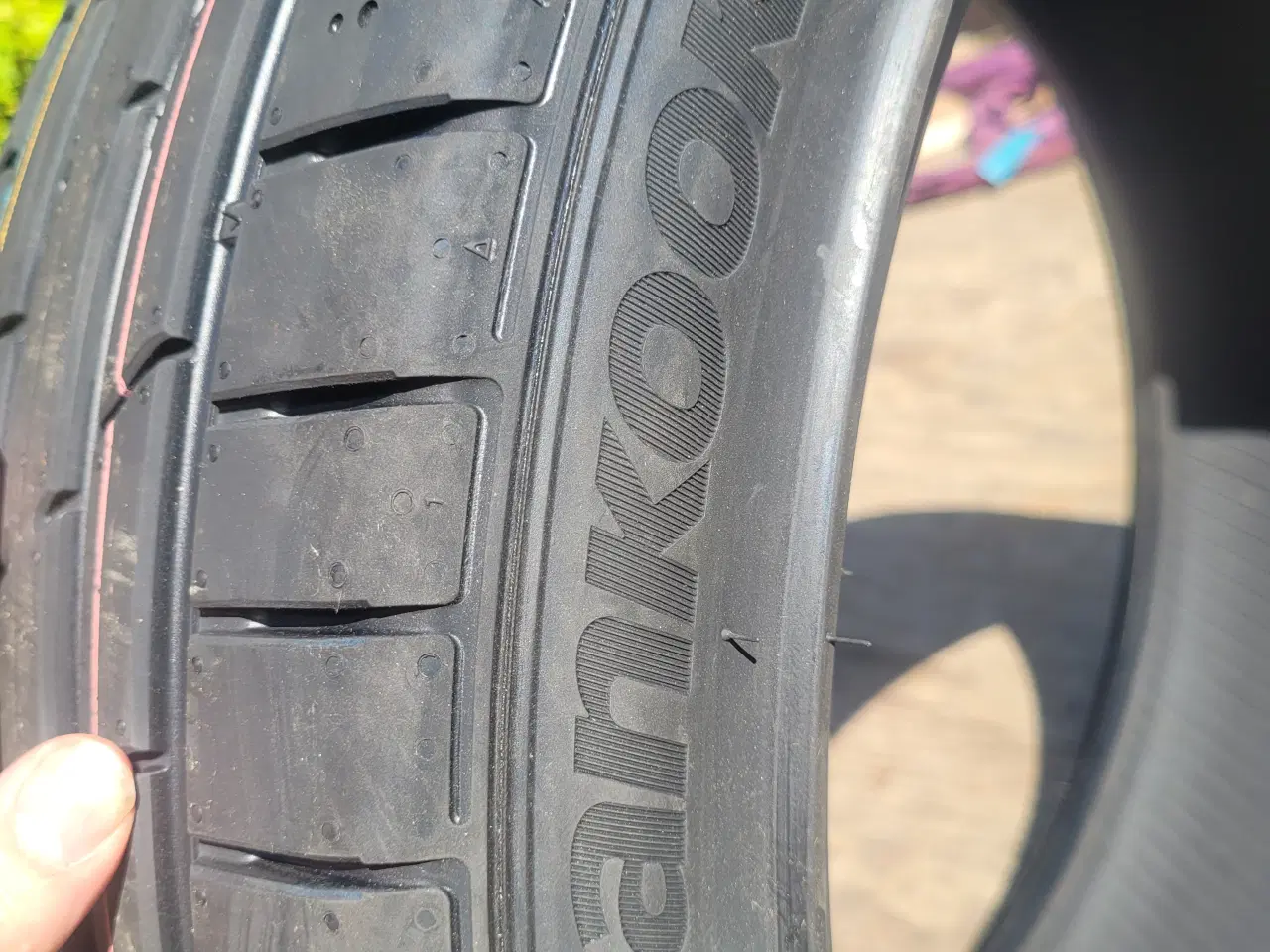 Billede 1 - 235 / 40 R 19