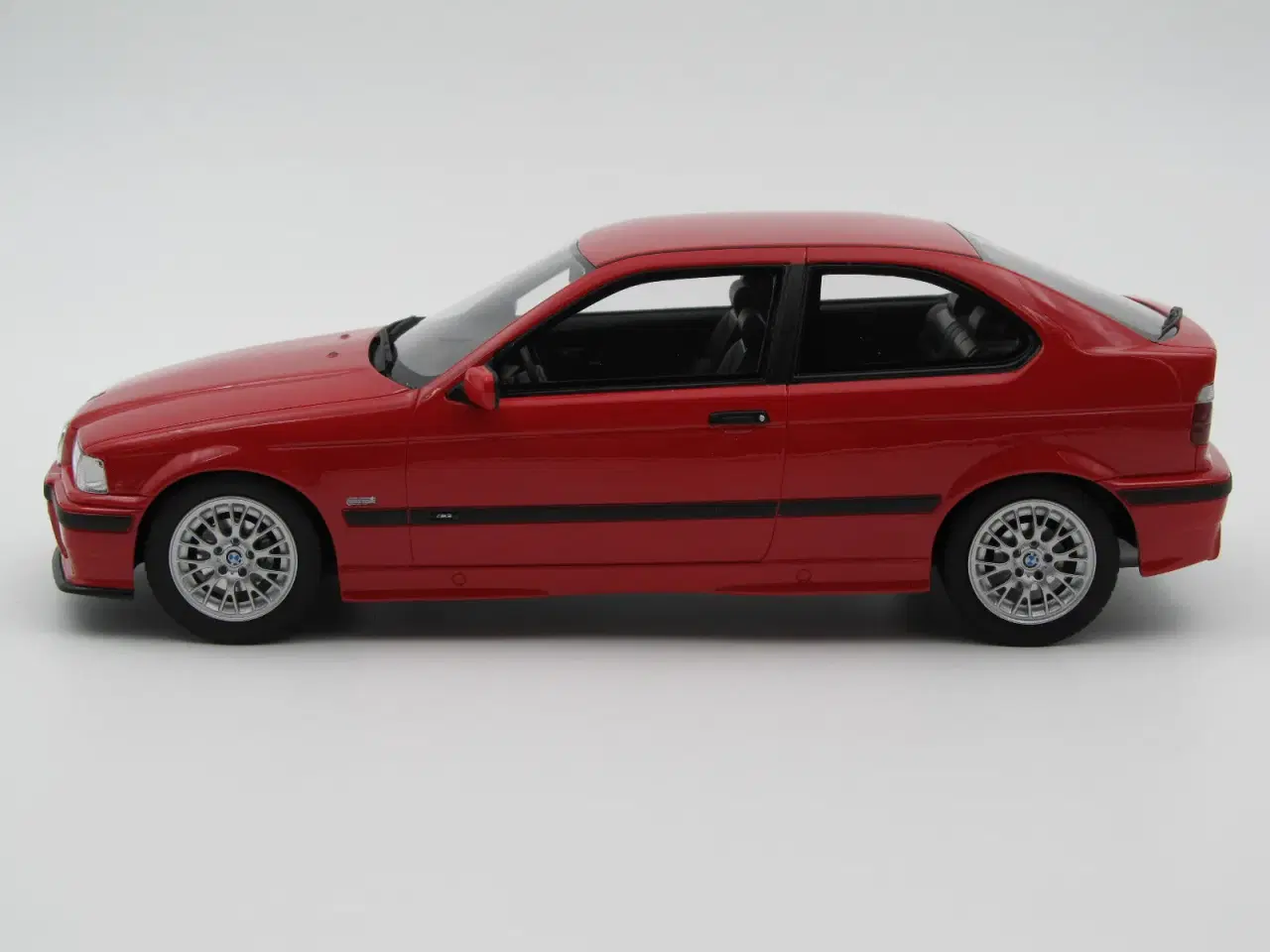 Billede 2 - 1998 BMW 323i M-Pack Compact E36 - 1:18