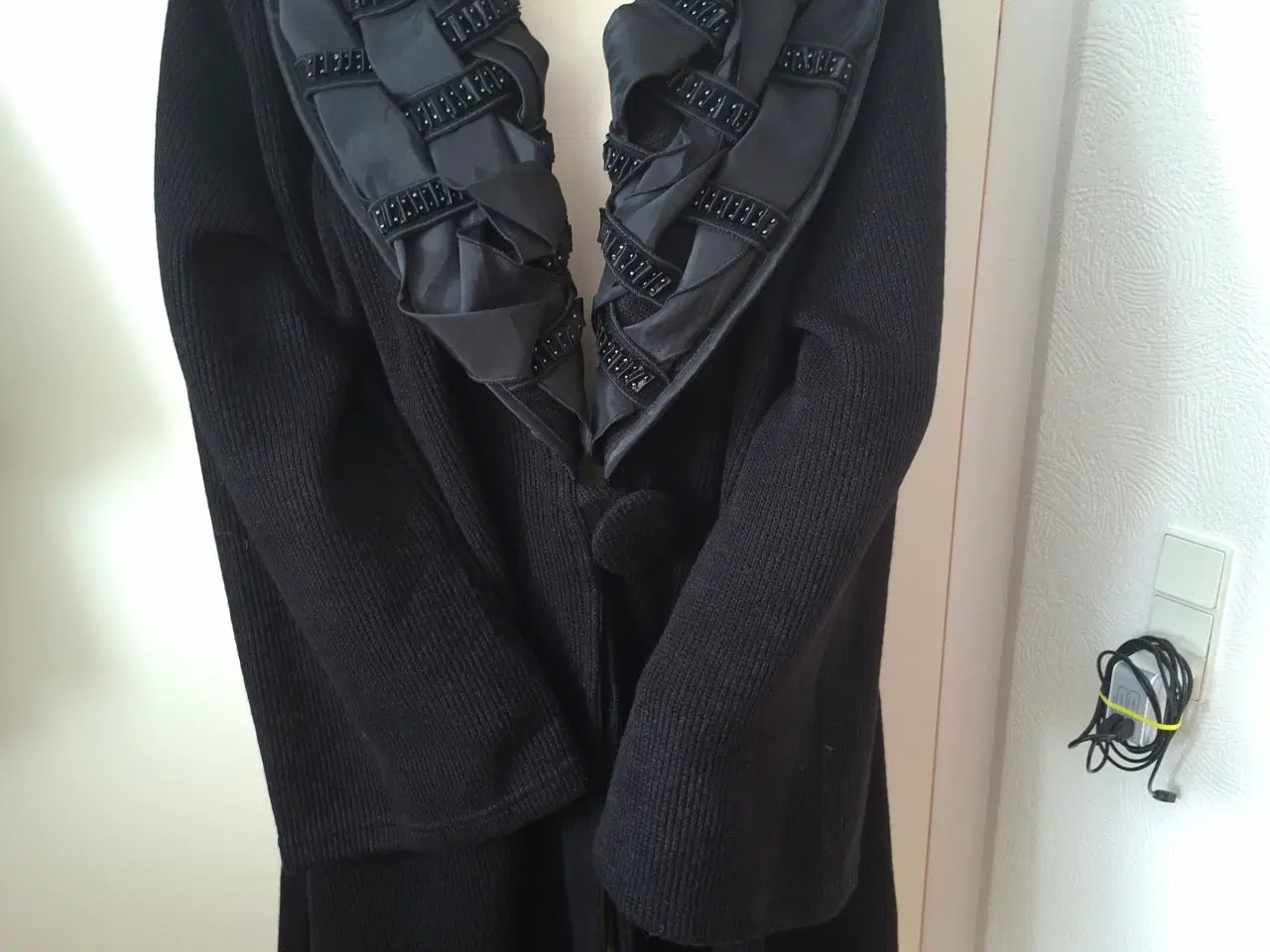 Billede 4 - Diverse  Strik +Vinterjakker Alle 3 er Nye incl po