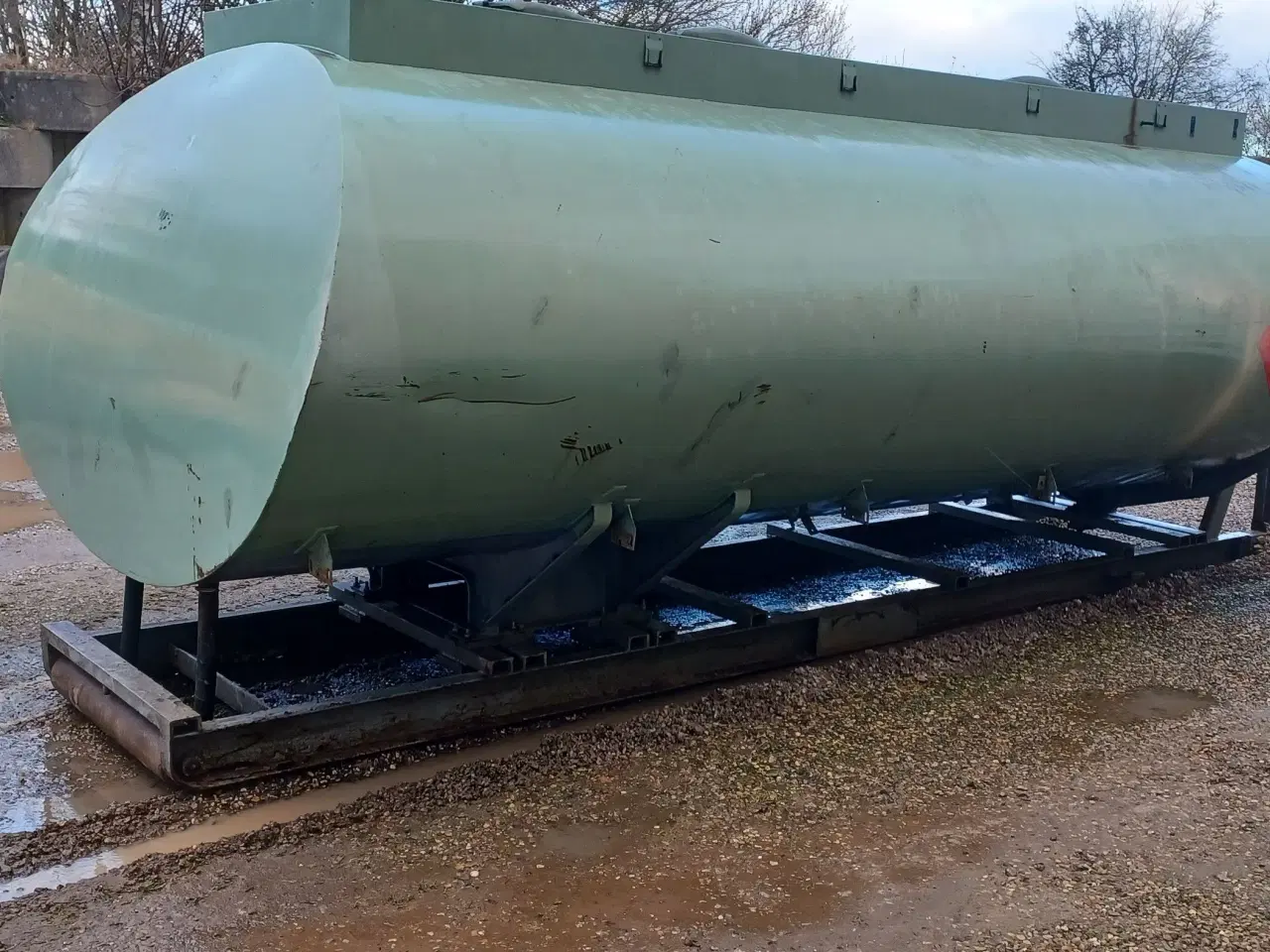 Billede 2 - Tank på hejseladsramme 11.000 liter