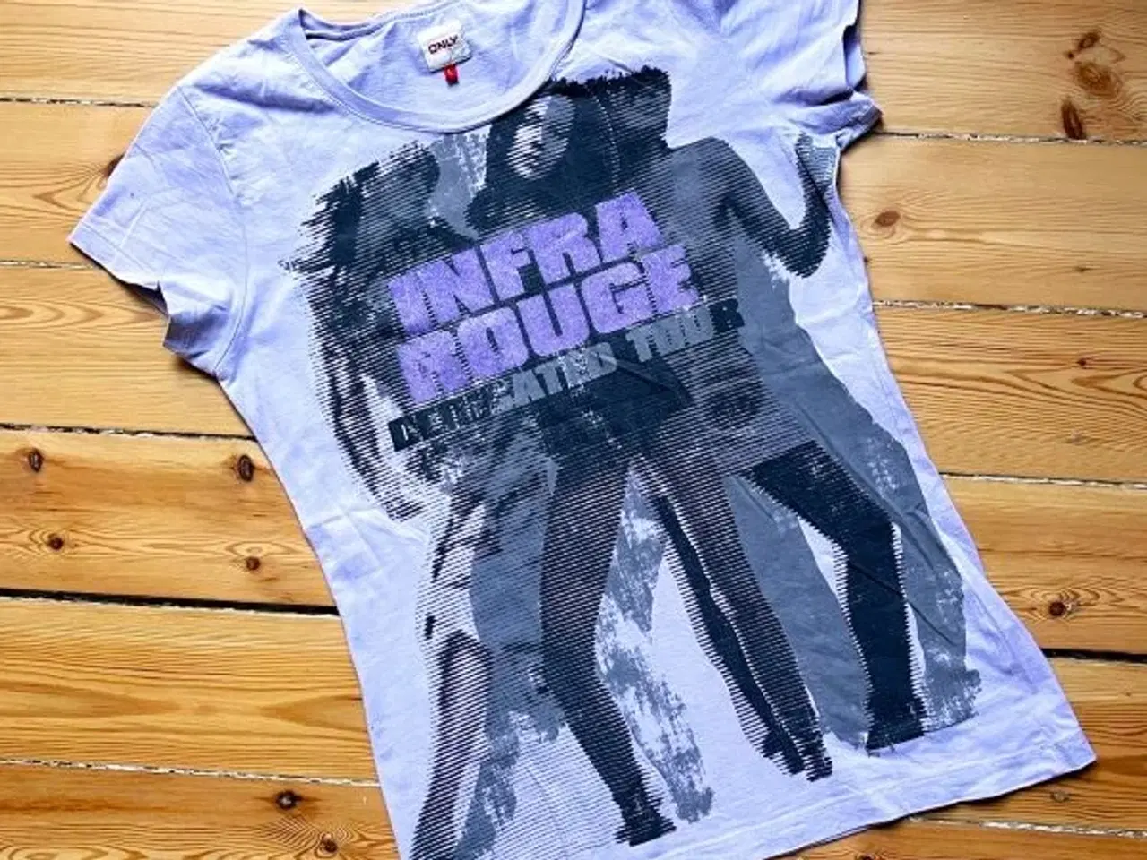 Billede 1 - Lilla t-shirt med glimmer