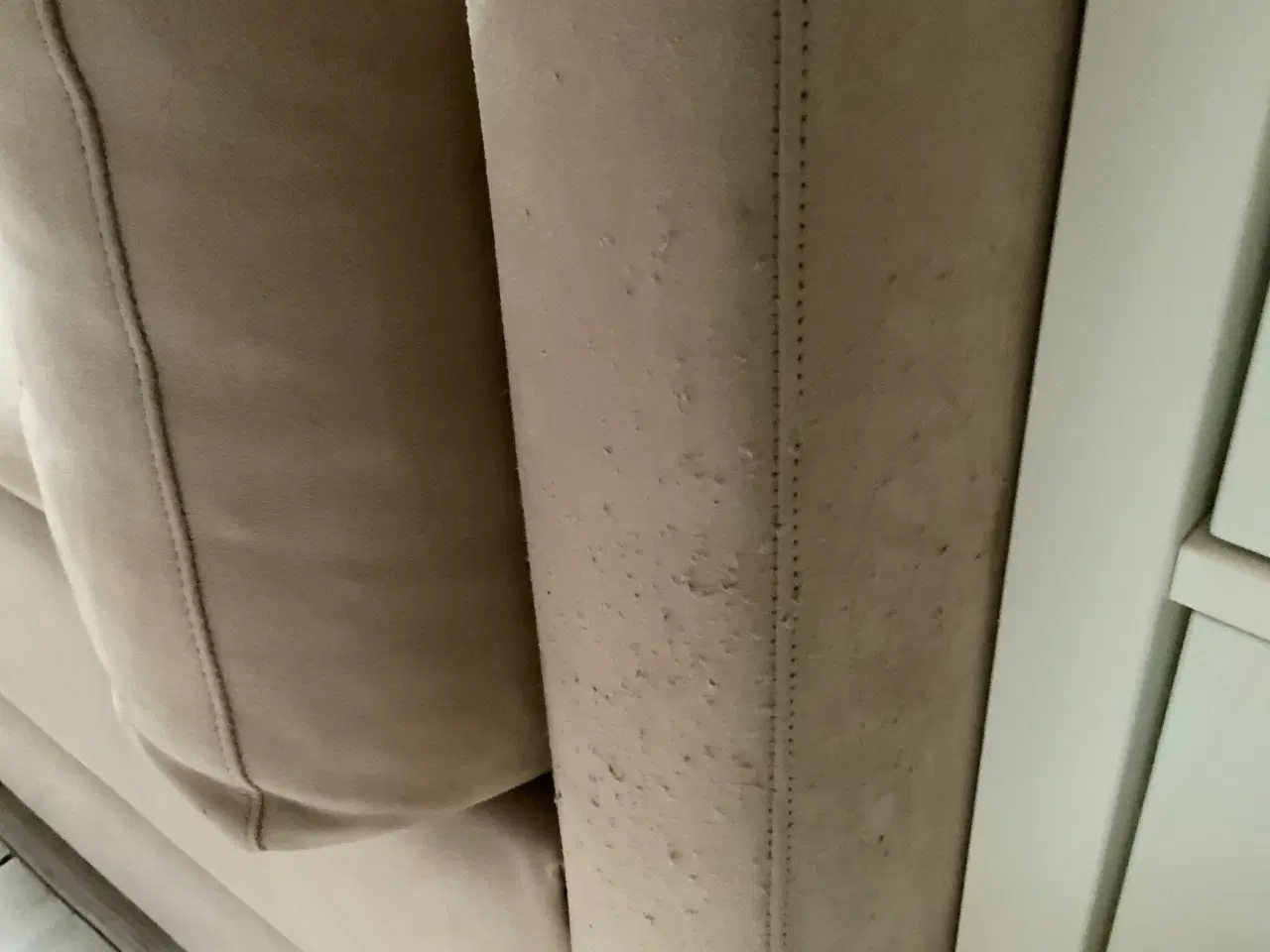 Billede 4 - Vegan suede sofa med 2 x puff