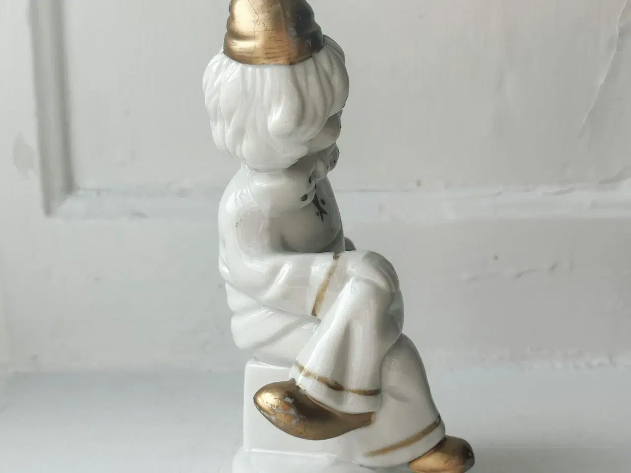 Billede 5 - Porcelænsfigur, klovn på terning, bemalede detaljer