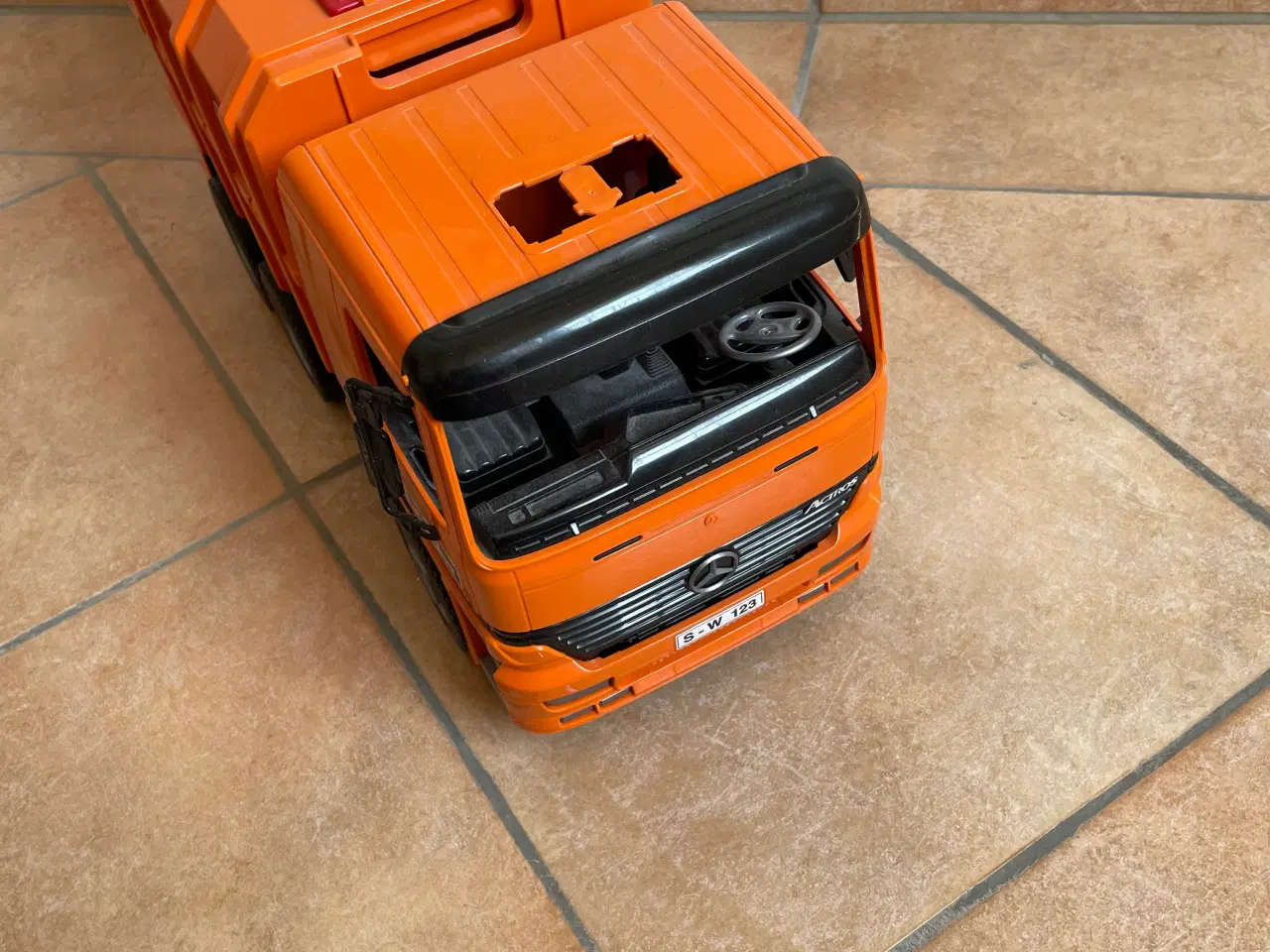 Billede 6 - Rendegraver, skraldebil, traktor m/ ballegrab