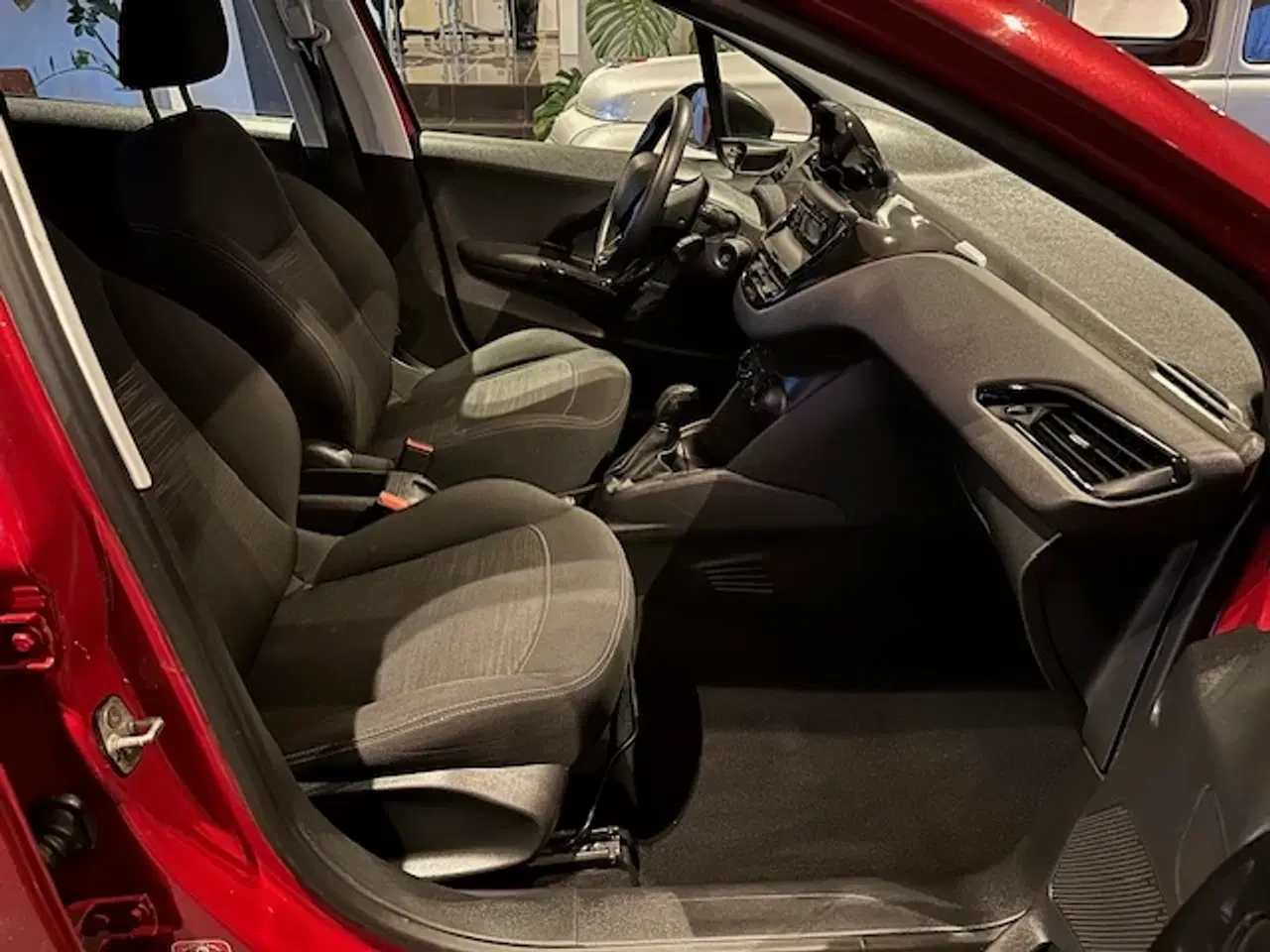 Billede 11 - 208 med fuld service.