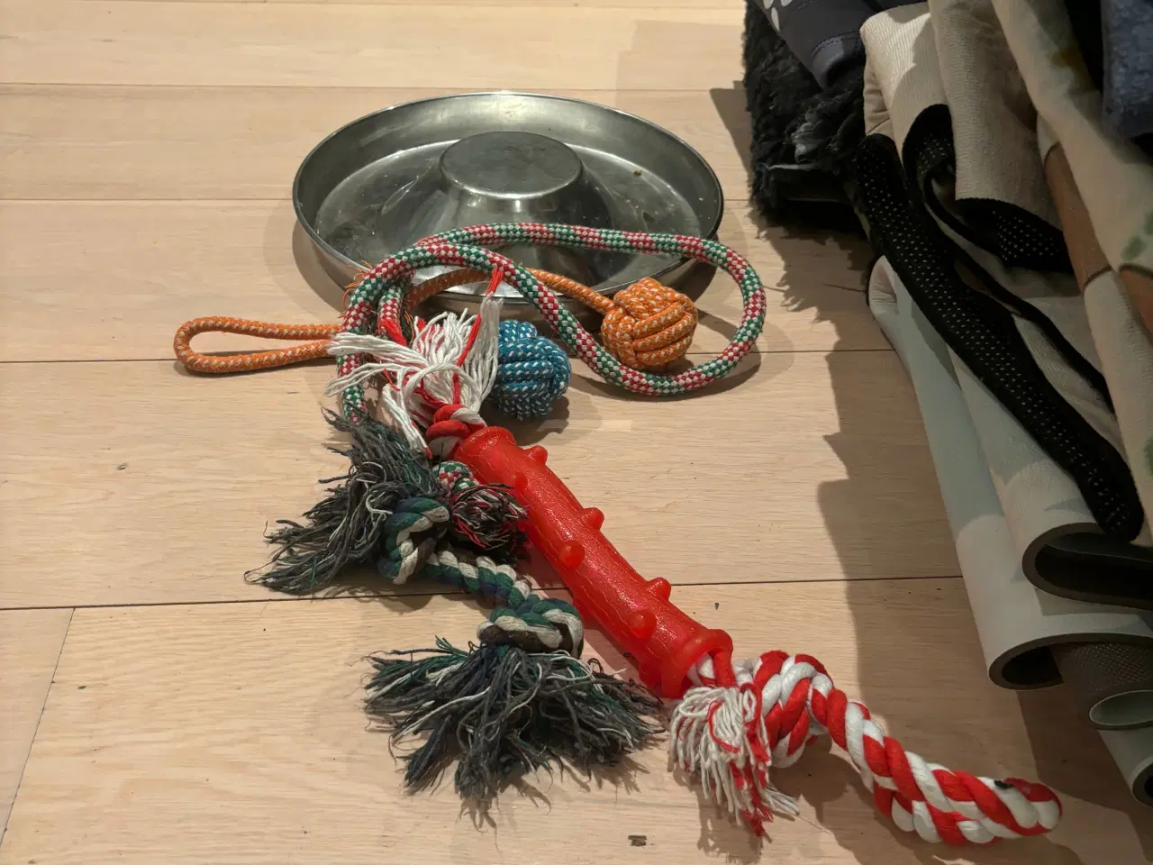 Billede 6 - UDLEJES - Hvalpegård med tæpper og tilbehør