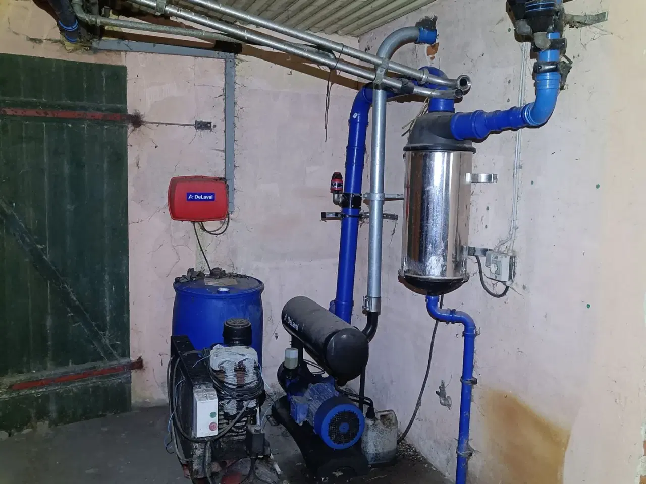 Billede 9 - - - - Malkestalden til 20 stk. med mælkemåler