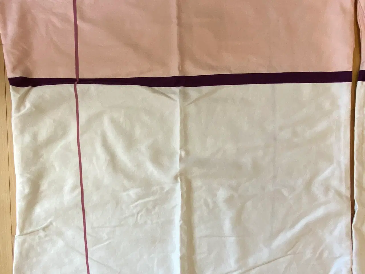 Billede 3 - To stk sengetøj 140x200 