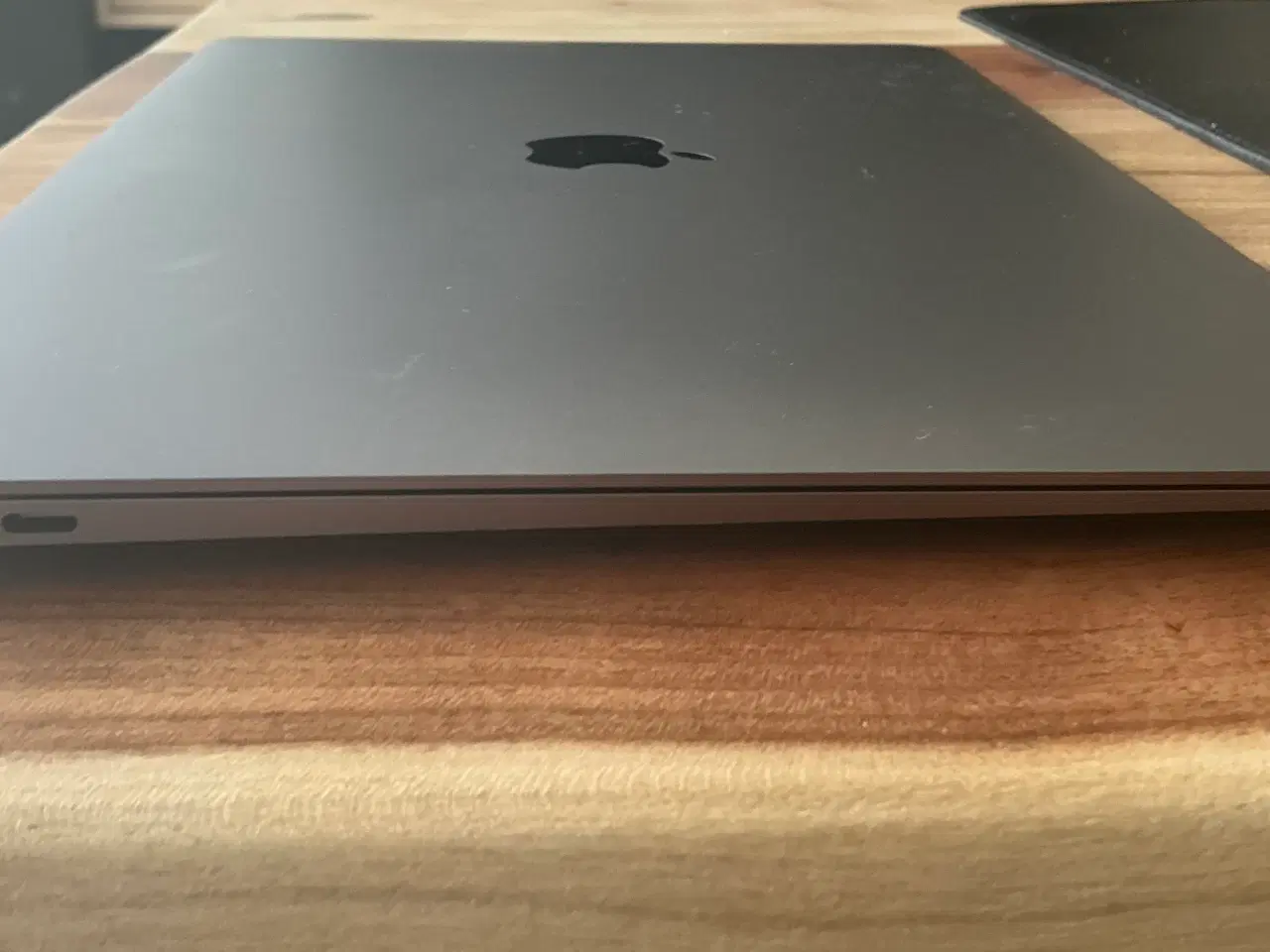 Billede 4 - MacBook Air 2019 i fin stand. Orginal embalage med