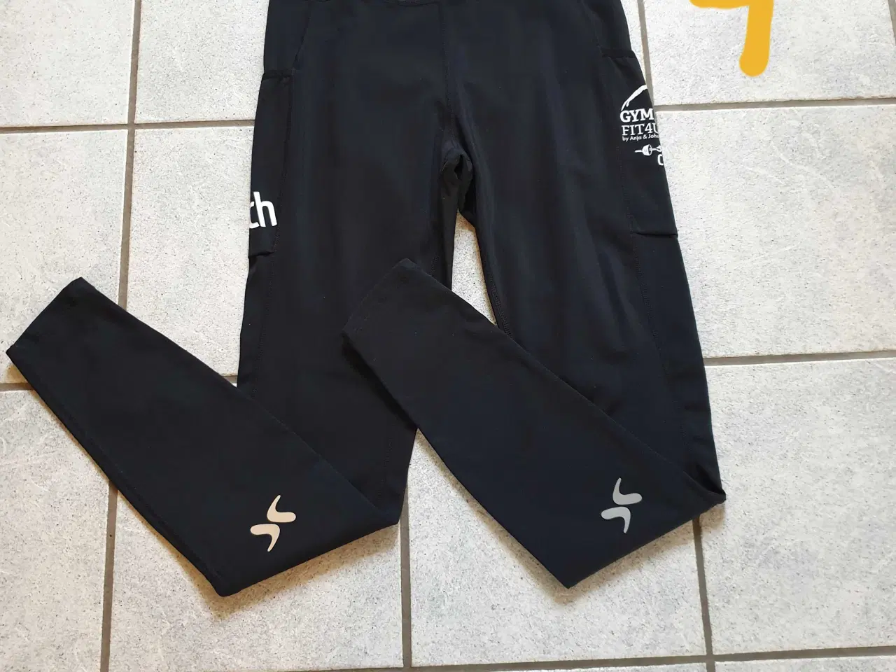 Billede 5 - Blande træningstøj str S-M 