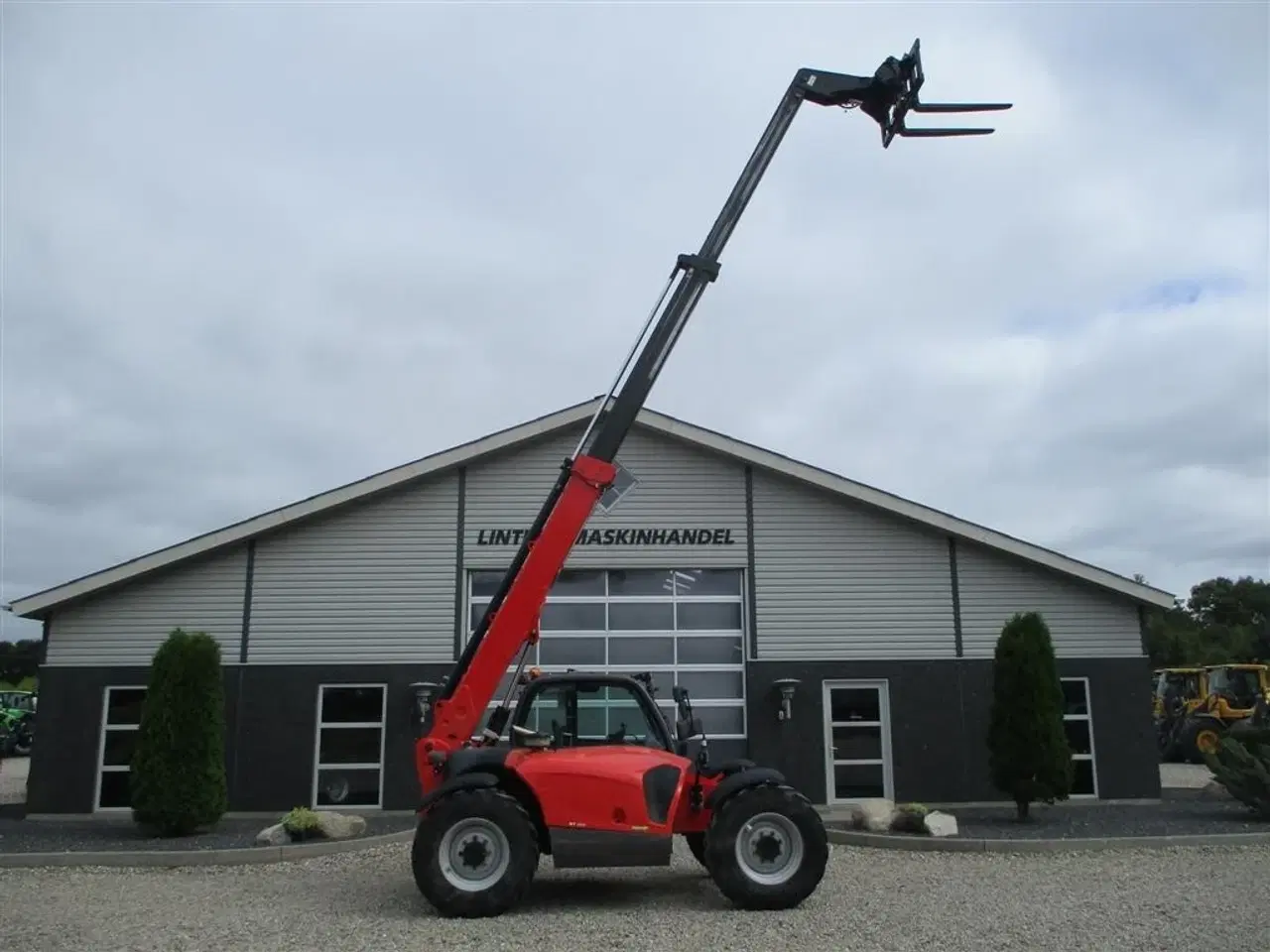 Billede 2 - Manitou MT932 Comfort Dansk maskine, med hydrauliske pallegafler.