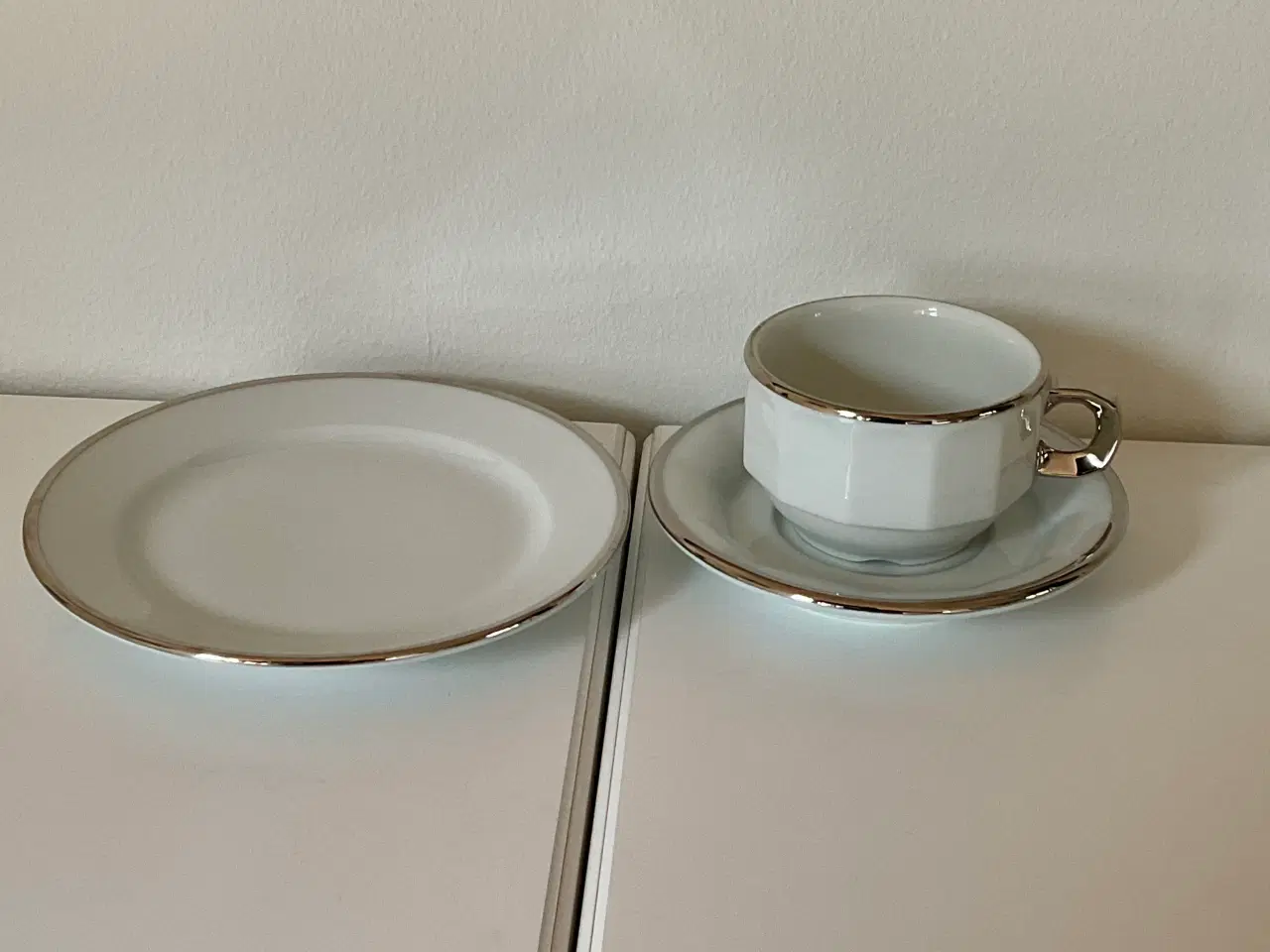 Billede 1 - Smukt Pillivuyt stel, 53 dele