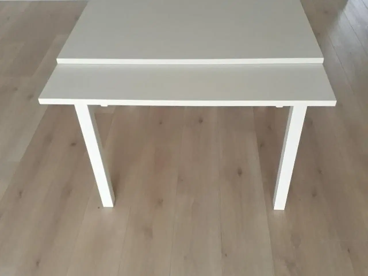 Billede 1 - Praktisk bord med hollandsk udtræk