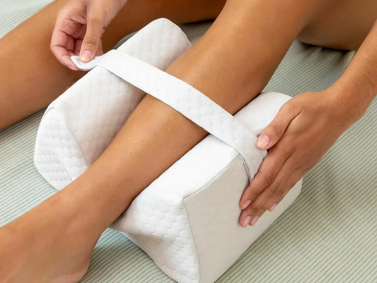 Billede 2 - Benpude med rem Lerellow fra - ergonomisk knæ- og benpude