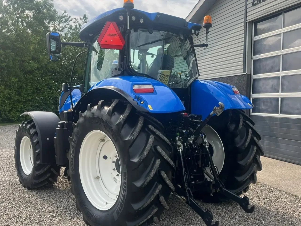 Billede 13 - New Holland T7.175 RangeCommand med frontlift. Meget velholdt gård traktor.