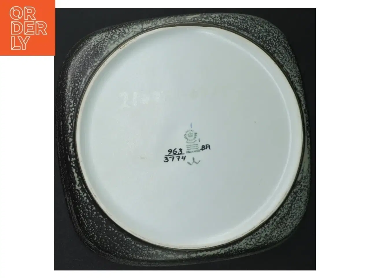 Billede 4 - Vintage sort og hvid keramikfad 964-3774 fra Royal Copenhagen (str. 21,5 cm)