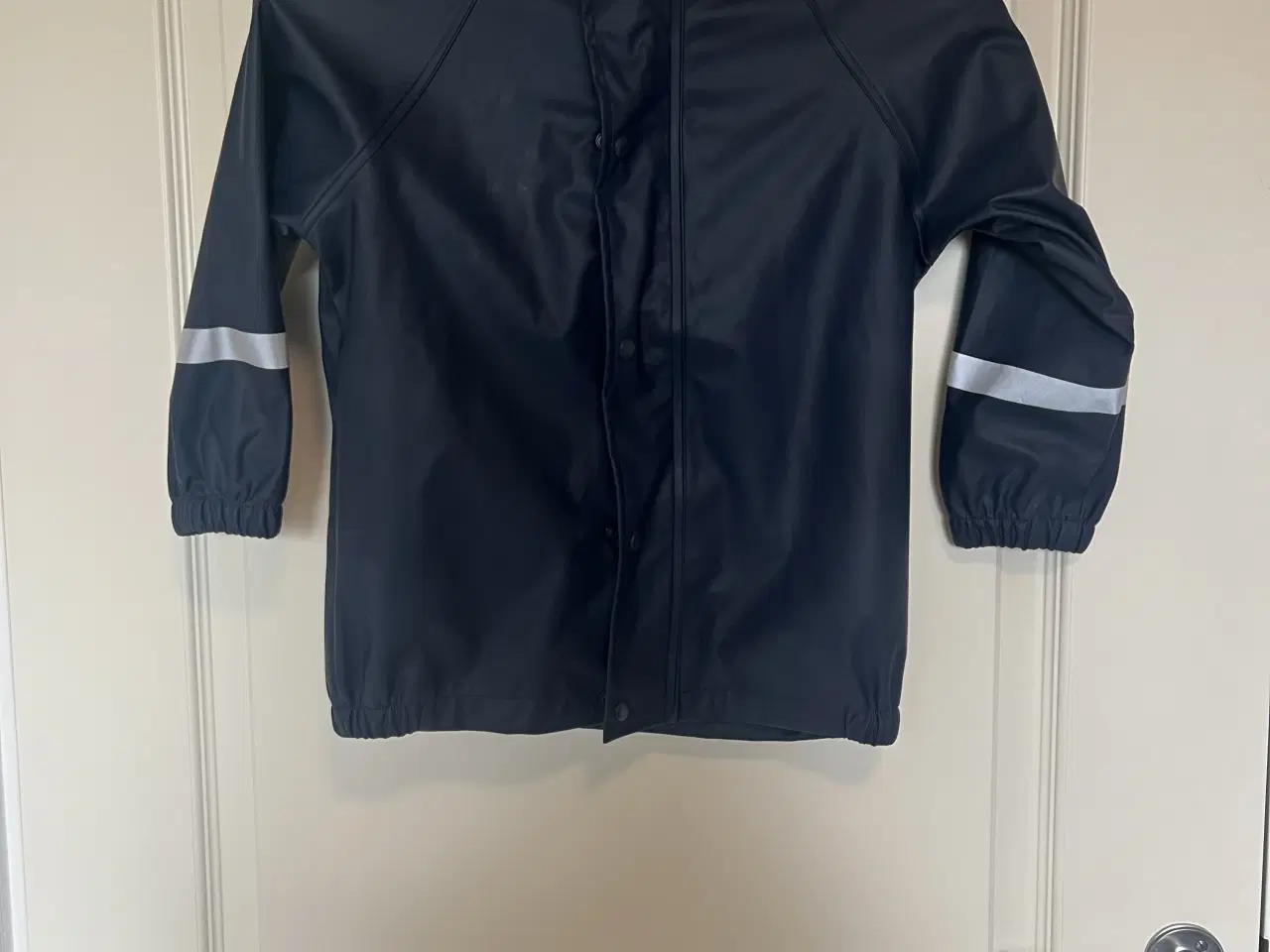 Billede 1 - Sort Basecamp regnjakke