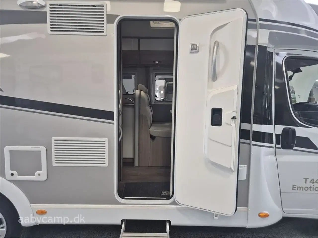 Billede 5 - 2019 - Carado T 447   Automatgear. solcelle. 95Ah batteri. 1500w inverter. Markise. undervognsbehandlet.  Fuld service. tandrem skiftet i 2025. Kun 47,000 Km!!!