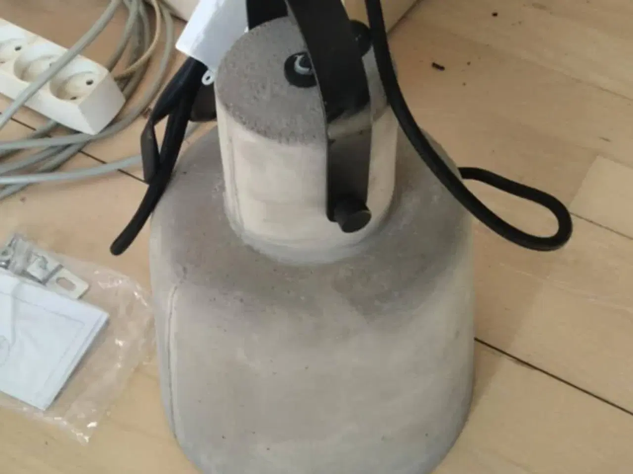 Billede 1 - Helt ny Lampe støbt i beton