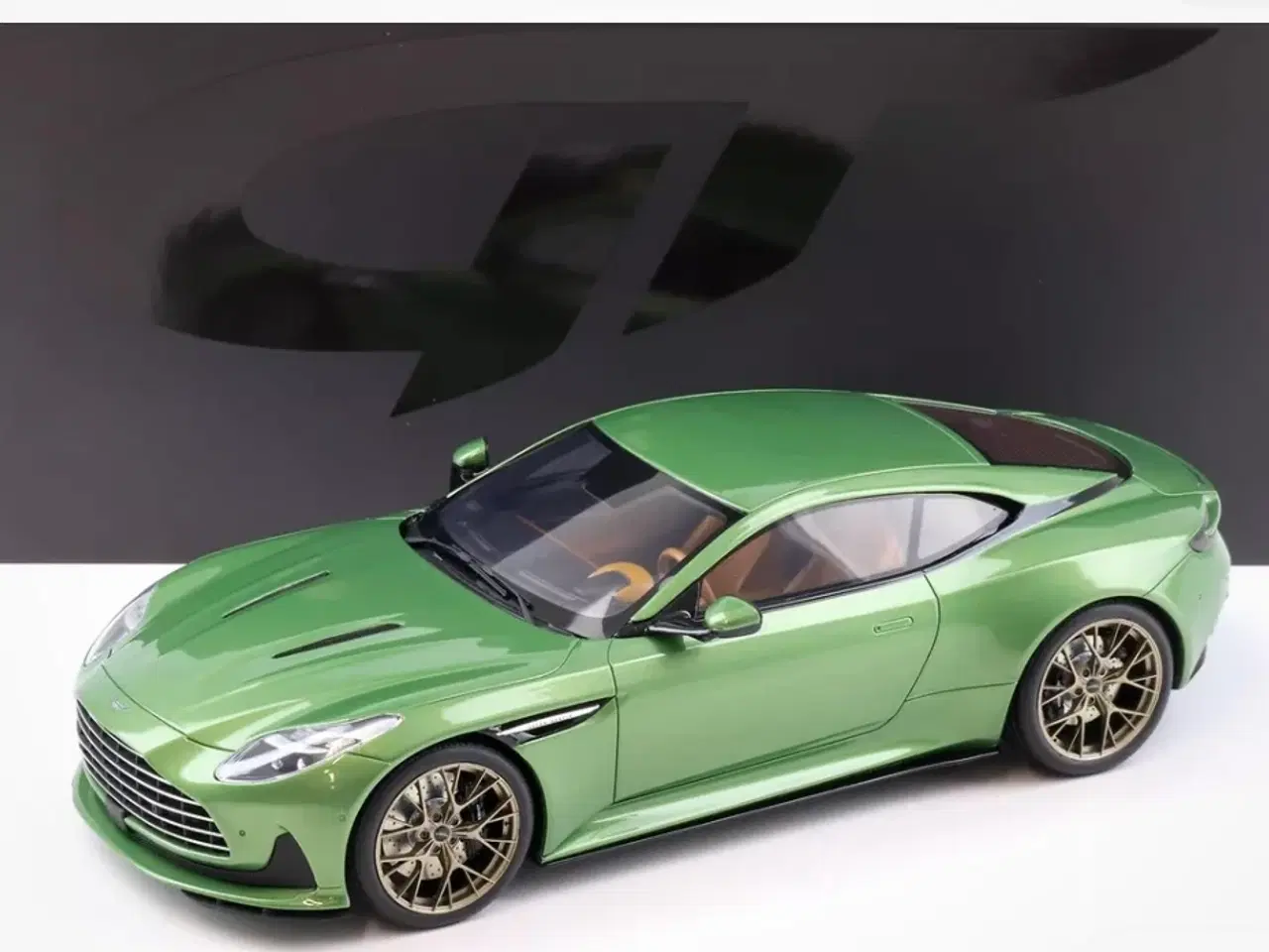 Billede 1 - 1:18 Aston Martin DB12 Vantage 2023