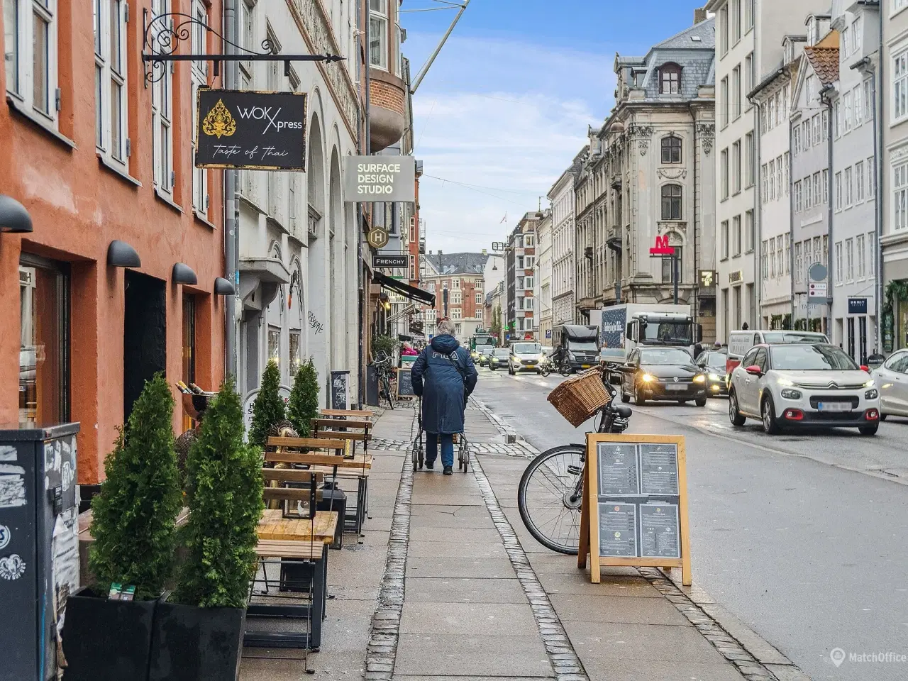 Billede 6 - Flot og regulær butik med store facadevinduer