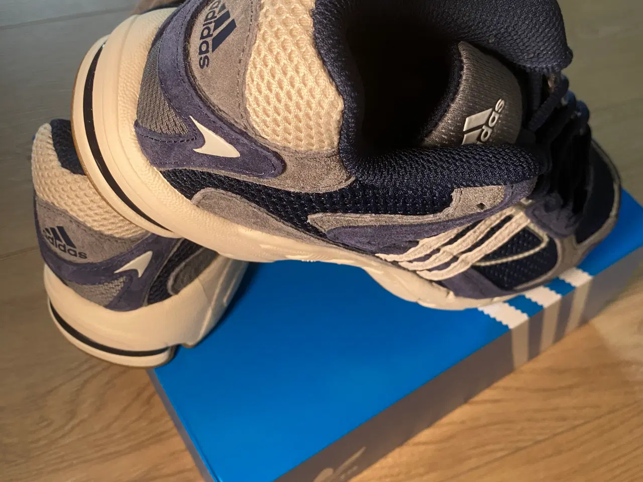 Billede 2 - Adidas Response CL