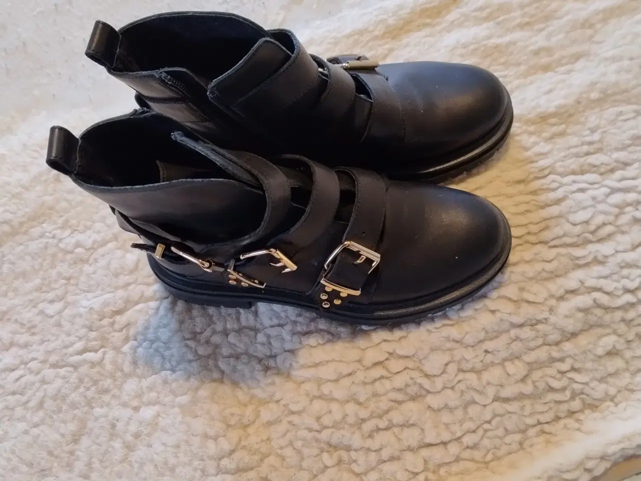 Billede 1 - nye damestøvler 