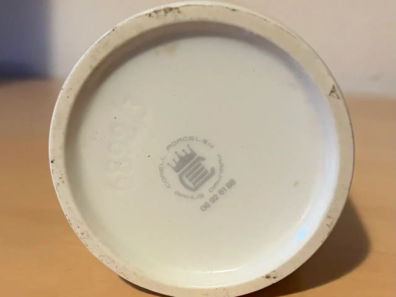 Billede 2 - Corell porcelænsvase - højde 19 cm