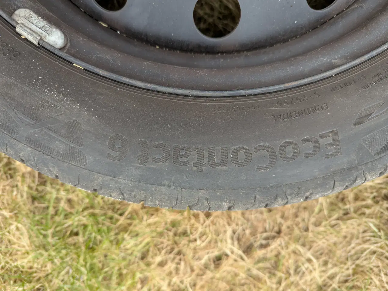 Billede 4 - Sommerdæk på fælge, kørt i 2025