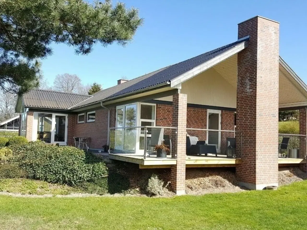 Billede 1 - Familievenlig sommerhus p� naturgrund t�t p� strand og skov