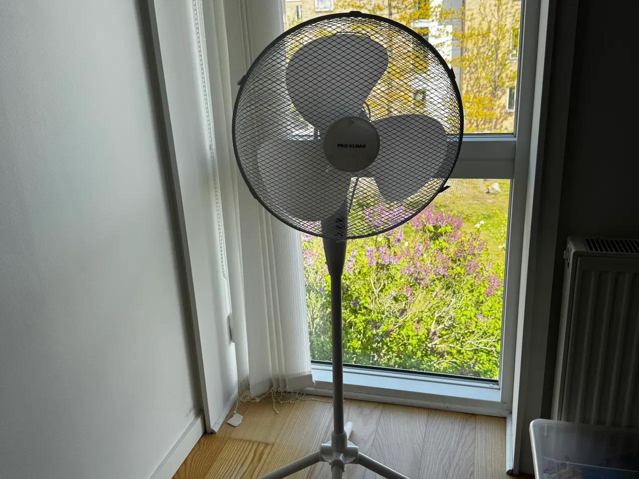 Billede 1 - Hvid ventilator på fod