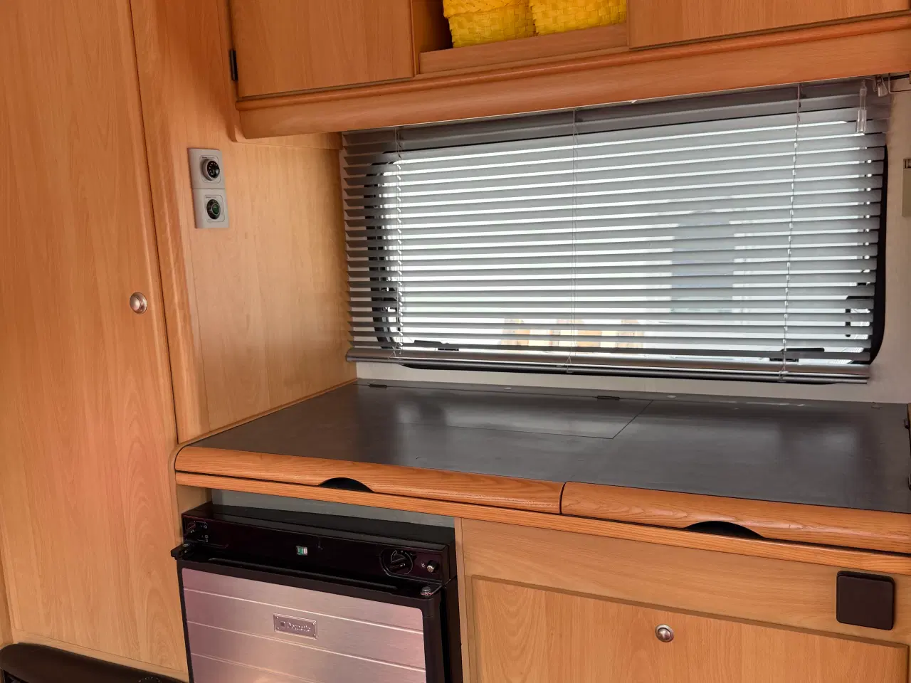 Billede 5 - Campingvogn i glade farver