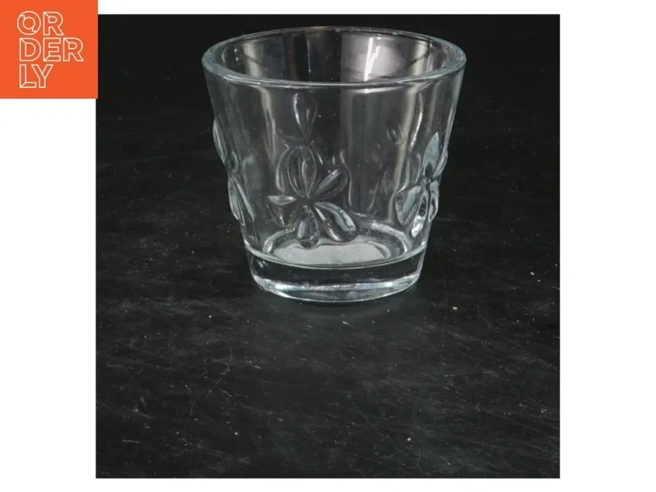 Billede 1 - Glas med blomstermønster fra IKEA (str. 6x7 cm)