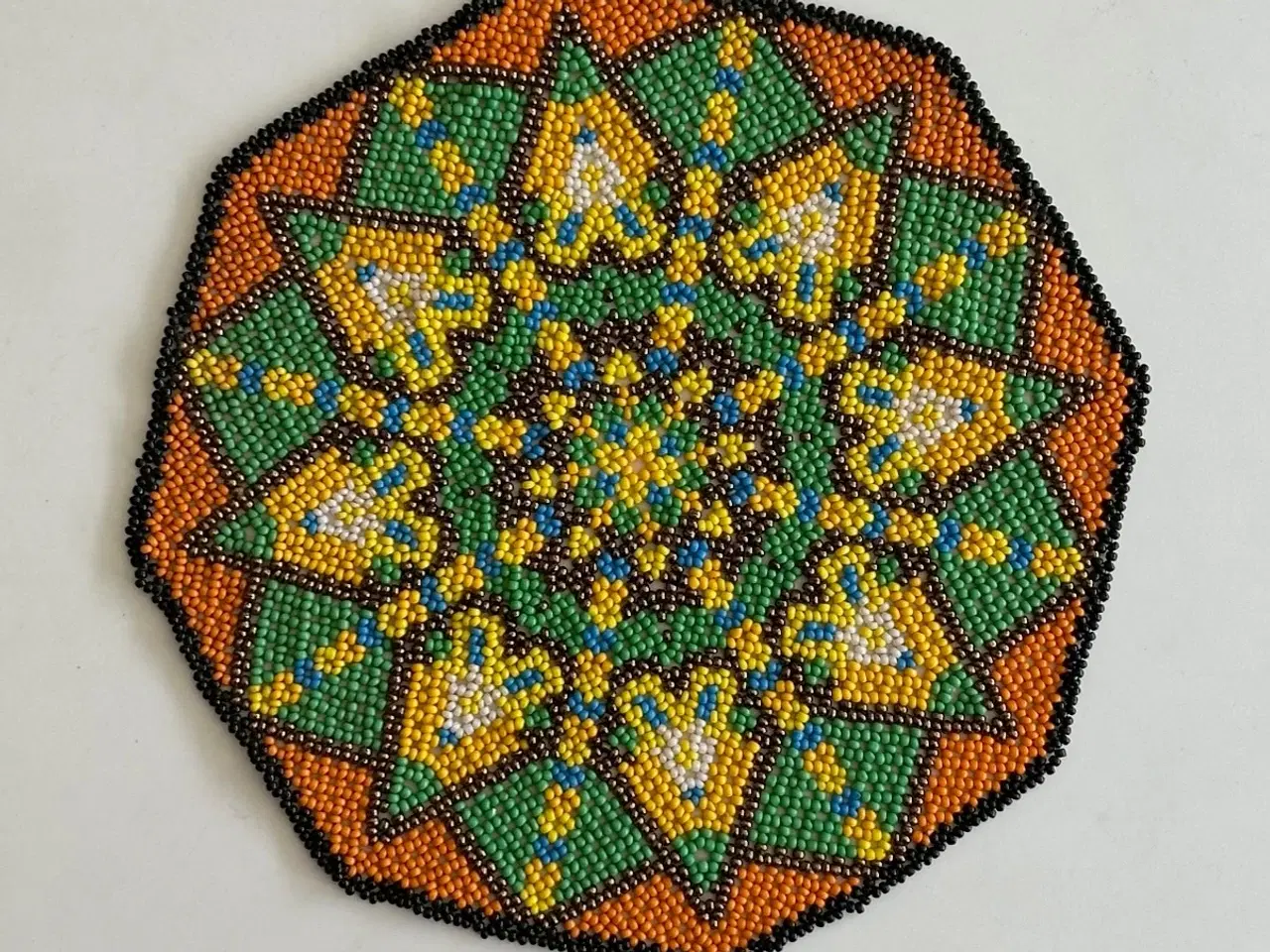 Billede 2 - Perlesyet dug, multifarvet