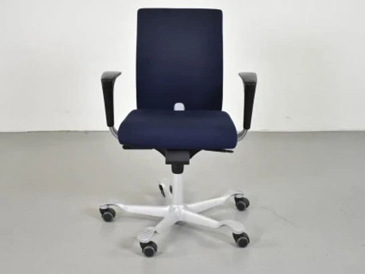 Billede 1 - Häg h04 4200 kontorstol med blåt polster, sølvgråt stel og armlæn