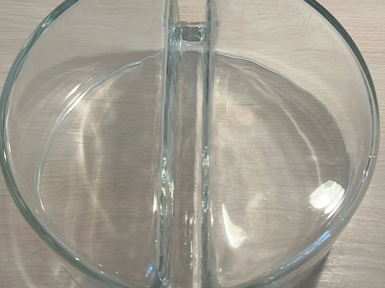 Billede 2 - Flot salatskål i glas med to rum.