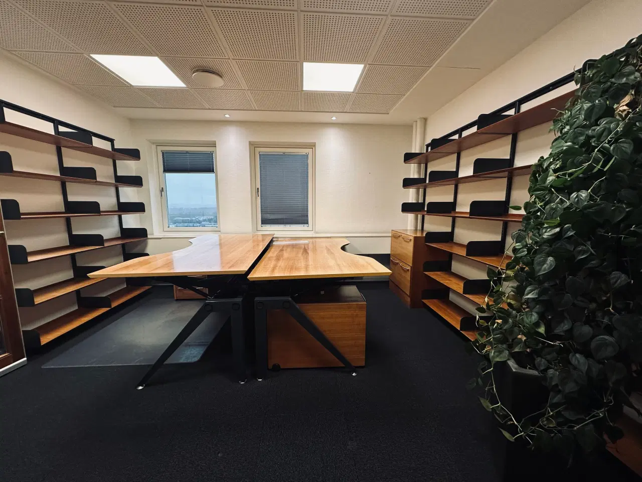 Billede 1 - Komplet kontor miljø 