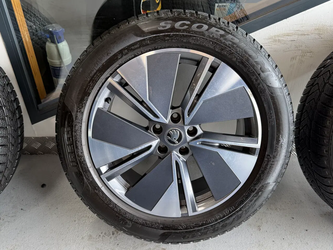 Billede 4 - Originale 19” Skoda enyaq fælge med vinterdæk