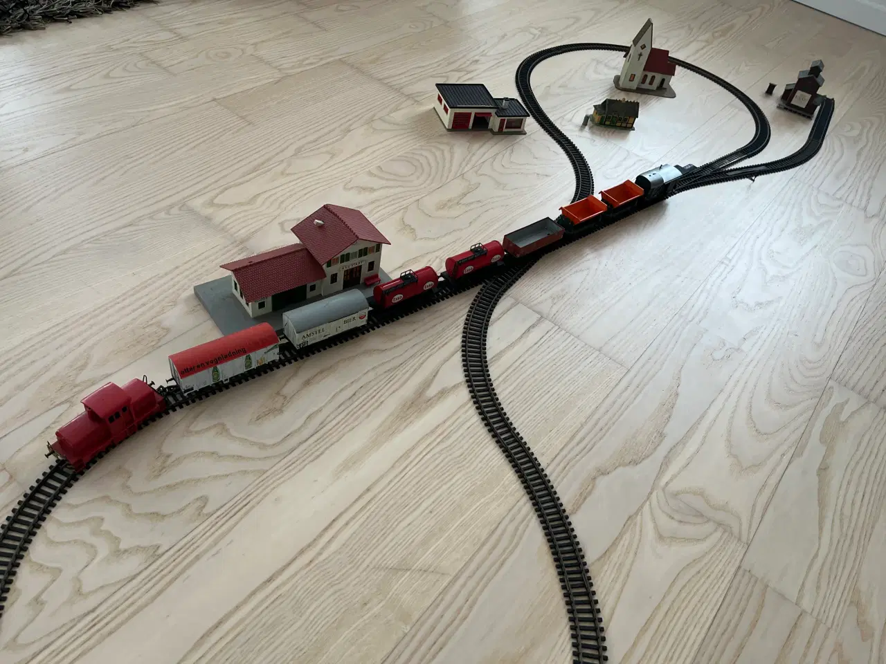 Billede 1 - Fleischmann modeltogbane m. 8 vogne og div. huse