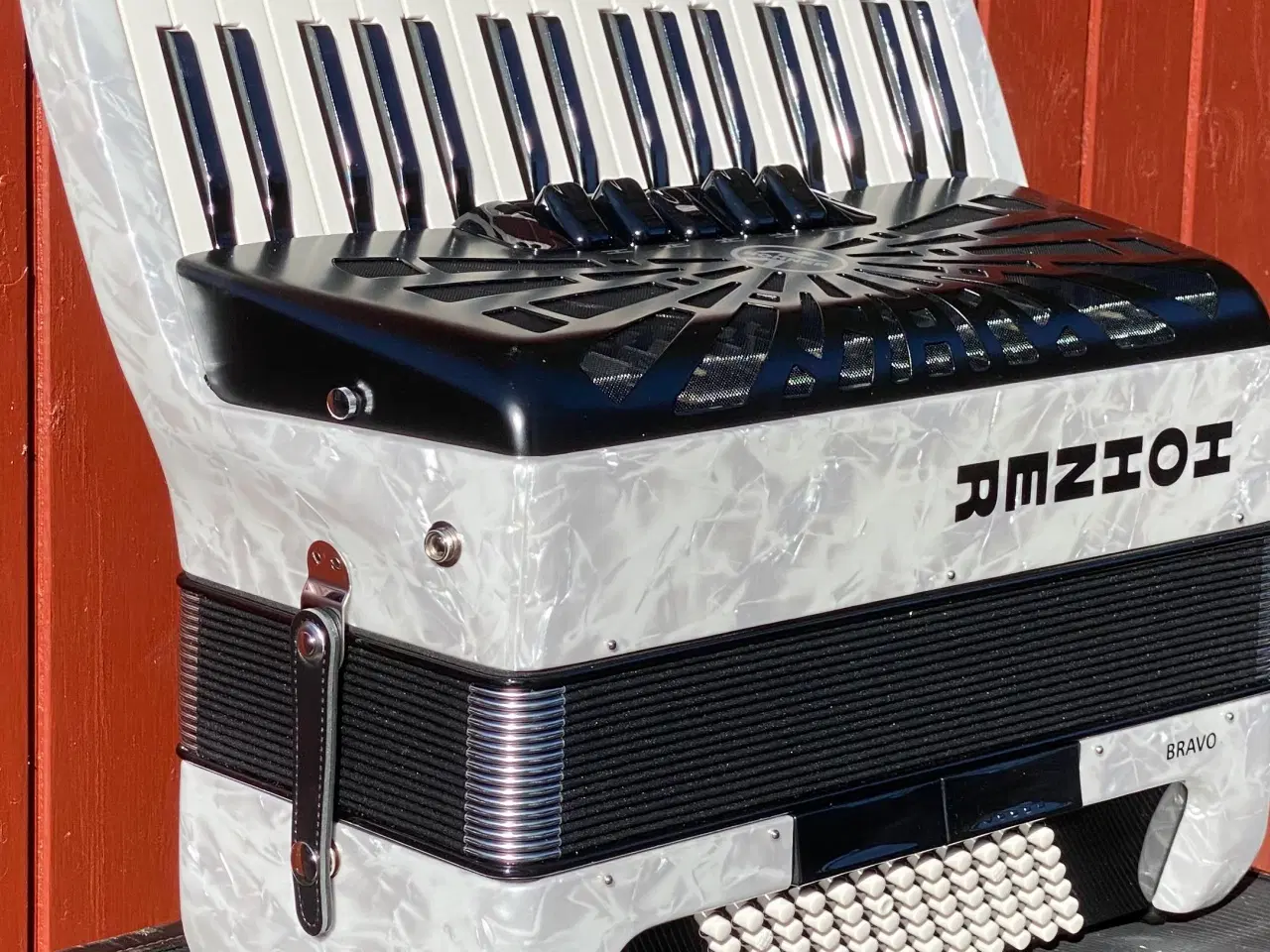 Billede 13 - 🎶 Hohner Bravo III 72 – Hvid Perlemor, 7,4 kg . 