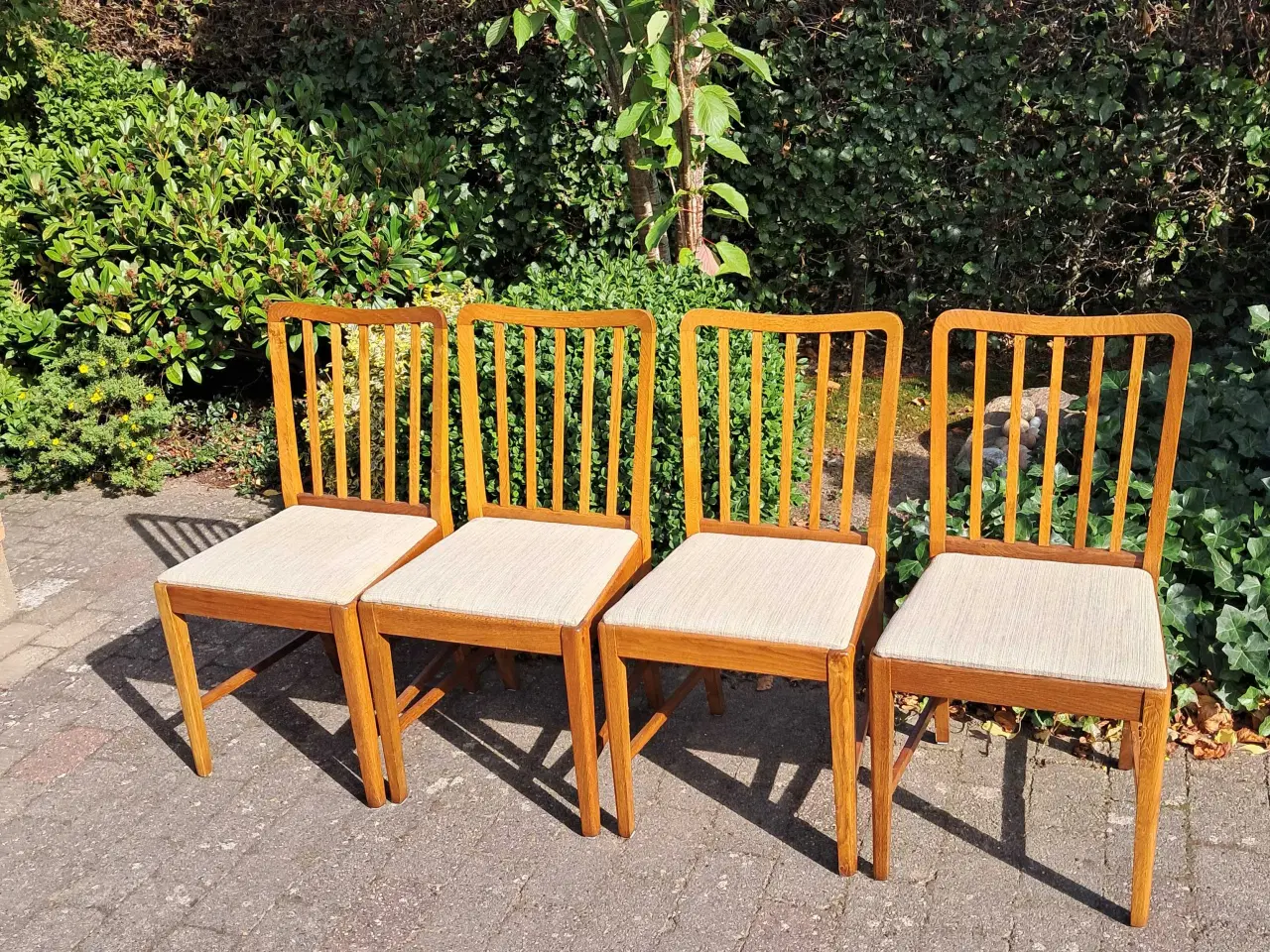 Billede 1 - Spisebordsstole I lyst træ