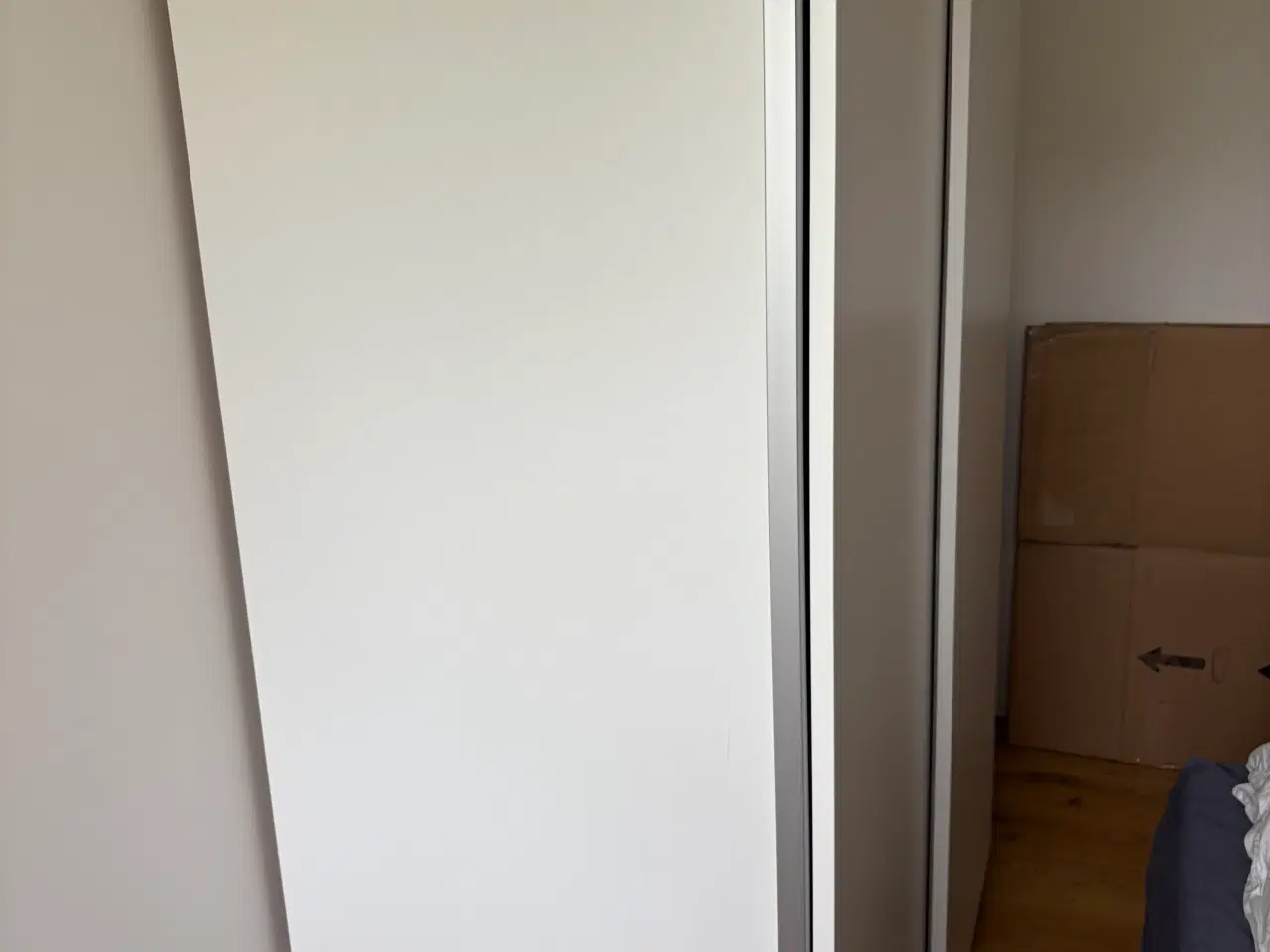 Billede 2 - 2 x IKEA skydedørs skabe