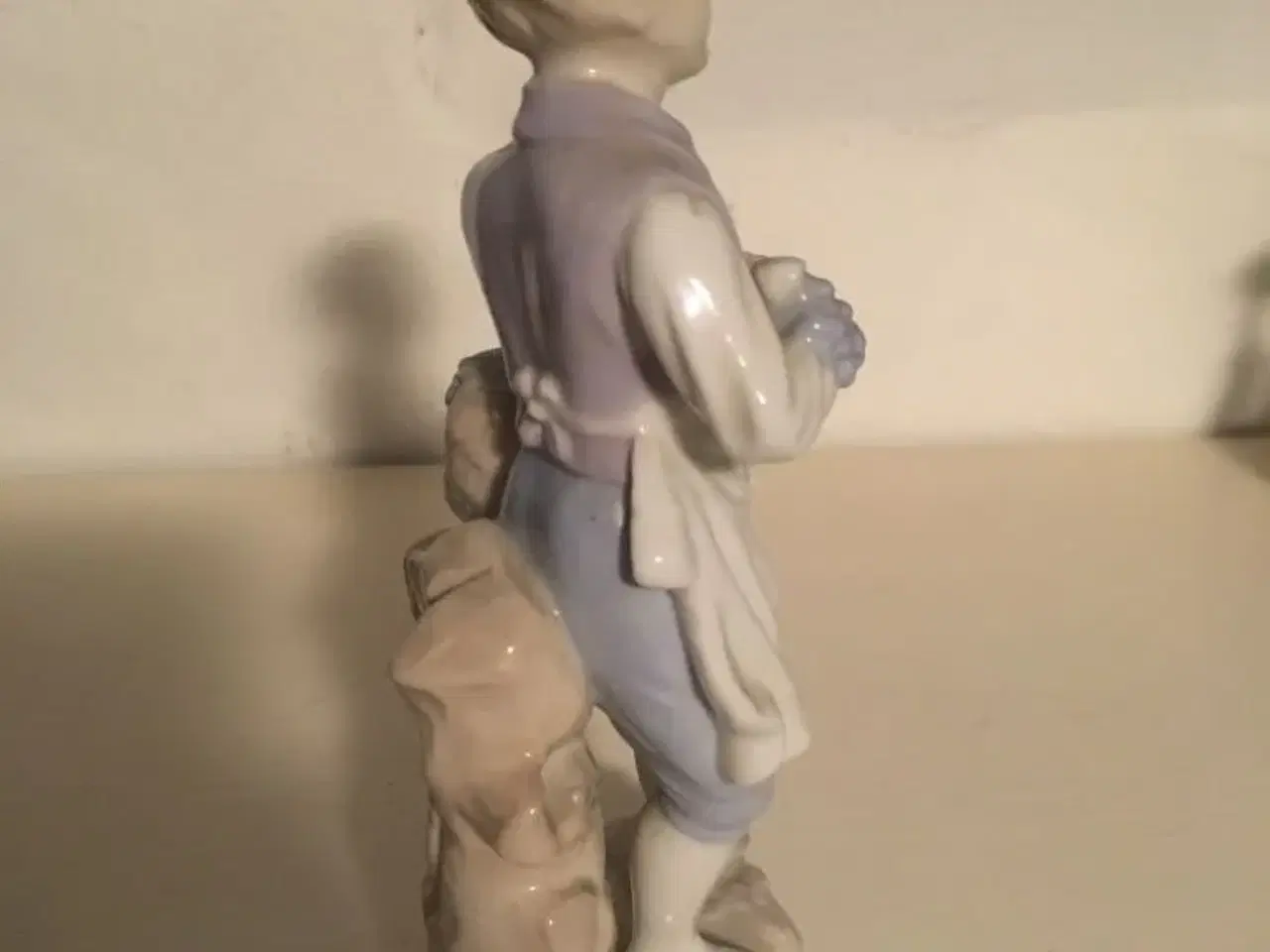 Billede 4 - Sød porcelænsfigur