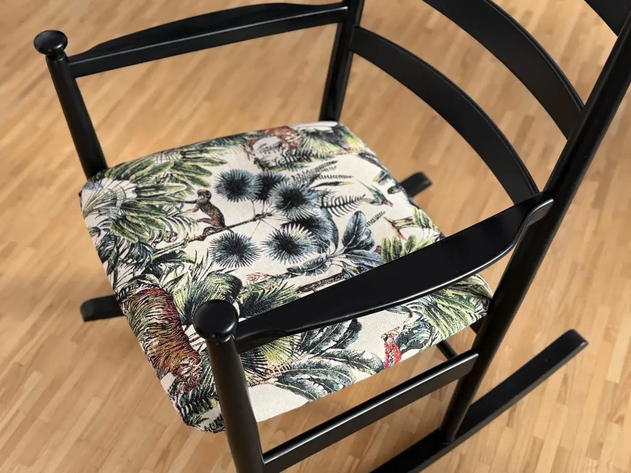 Billede 3 - Gyngestol i sort træ