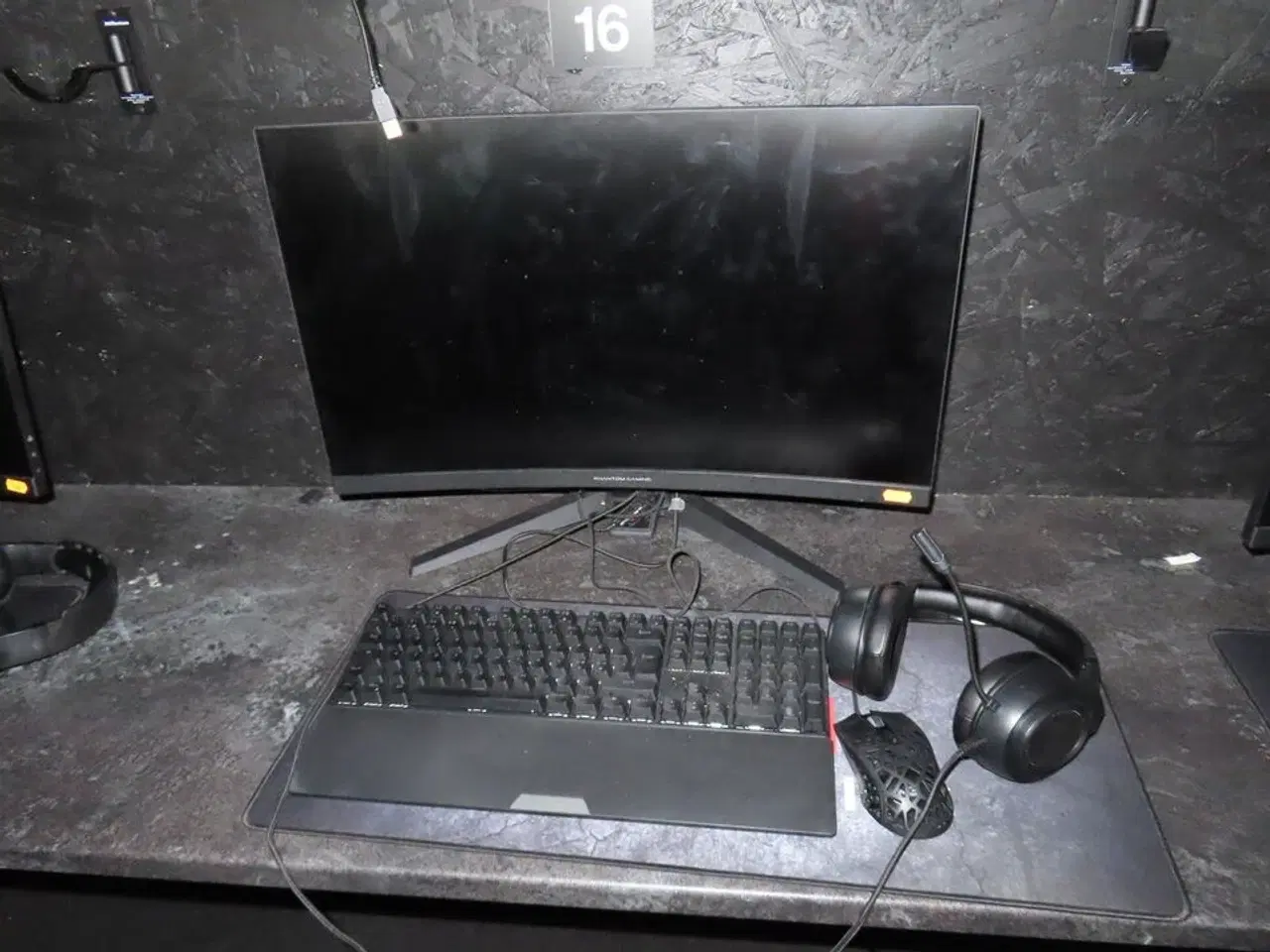 Billede 1 - 27" curved gaming monitor, ASROCK PHANTOM GAMING pg27f15rs1a
