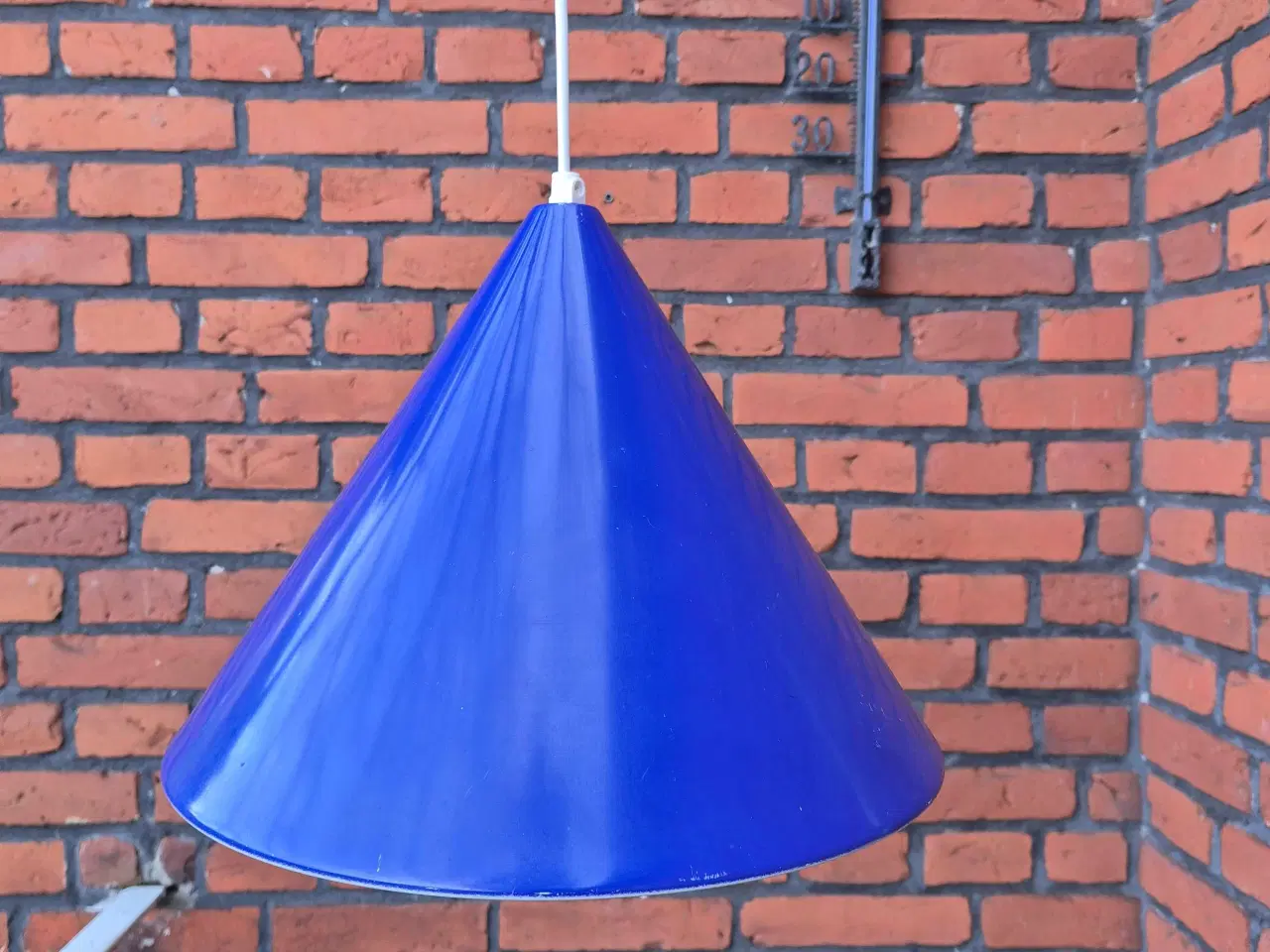 Billede 1 - Lilla kegleformet retrolampe 